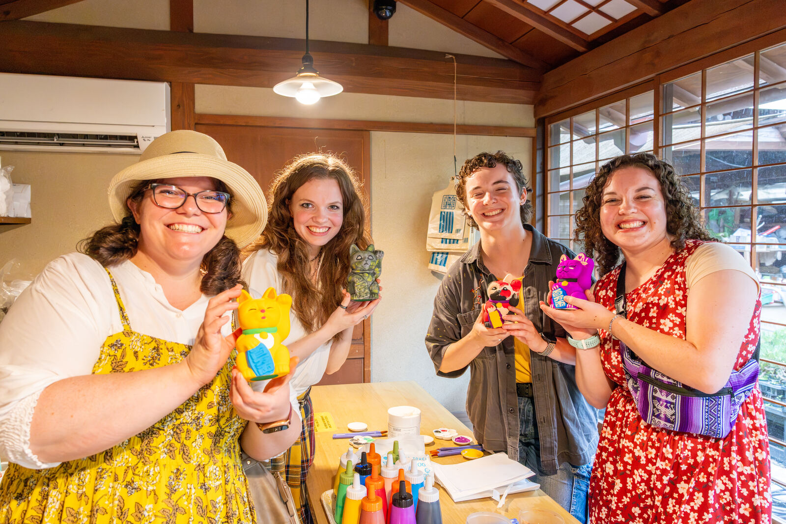 Guests smiling together with their finished maneki-neko cats