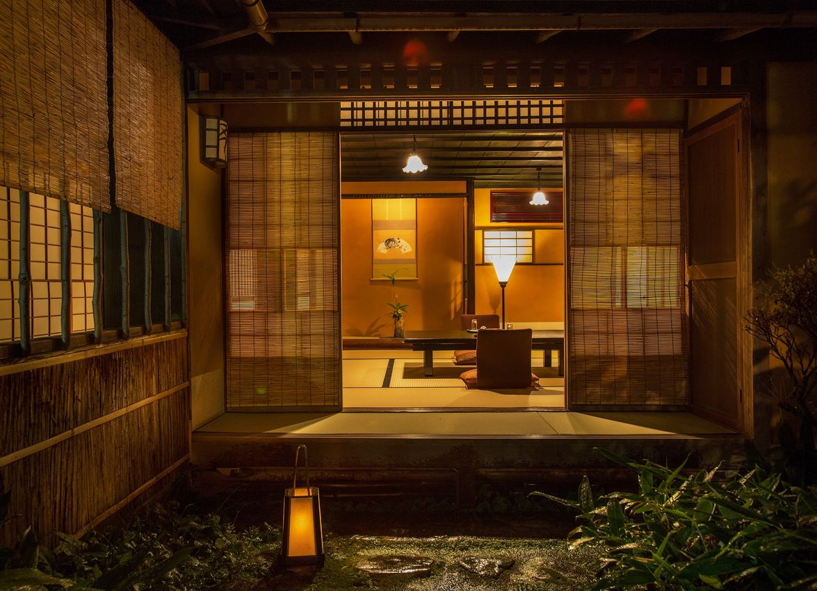 The traditional entrance of Shiratama restaurant in Nagoya